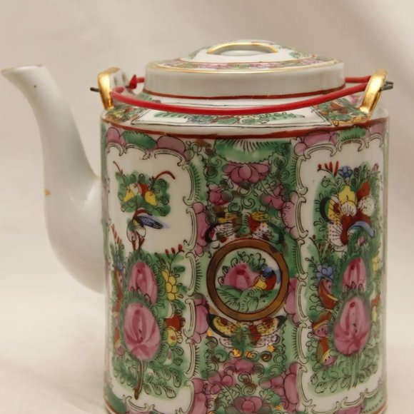 A Famille Rose Teapot with the Medallion design--Gorgeous - Picture 2 of 6